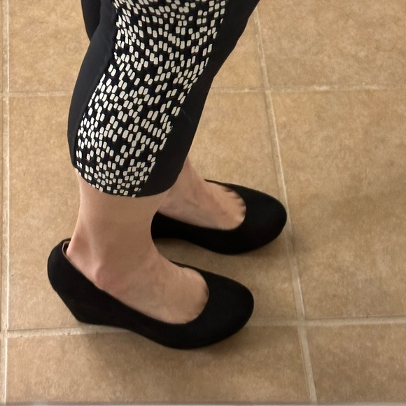 NWB a.n.a Kenny Wedge Heels. Black. Sz 6 1/2 M - Picture 5 of 7